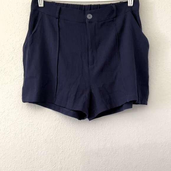 NEW NAVY SHORTS (runs small) - Picture 5 of 10